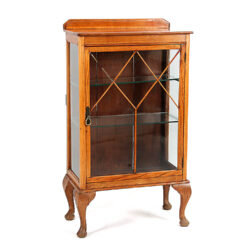 Kunstauktion Engel Koblenz Auktion 179 Zierliche Vitrine